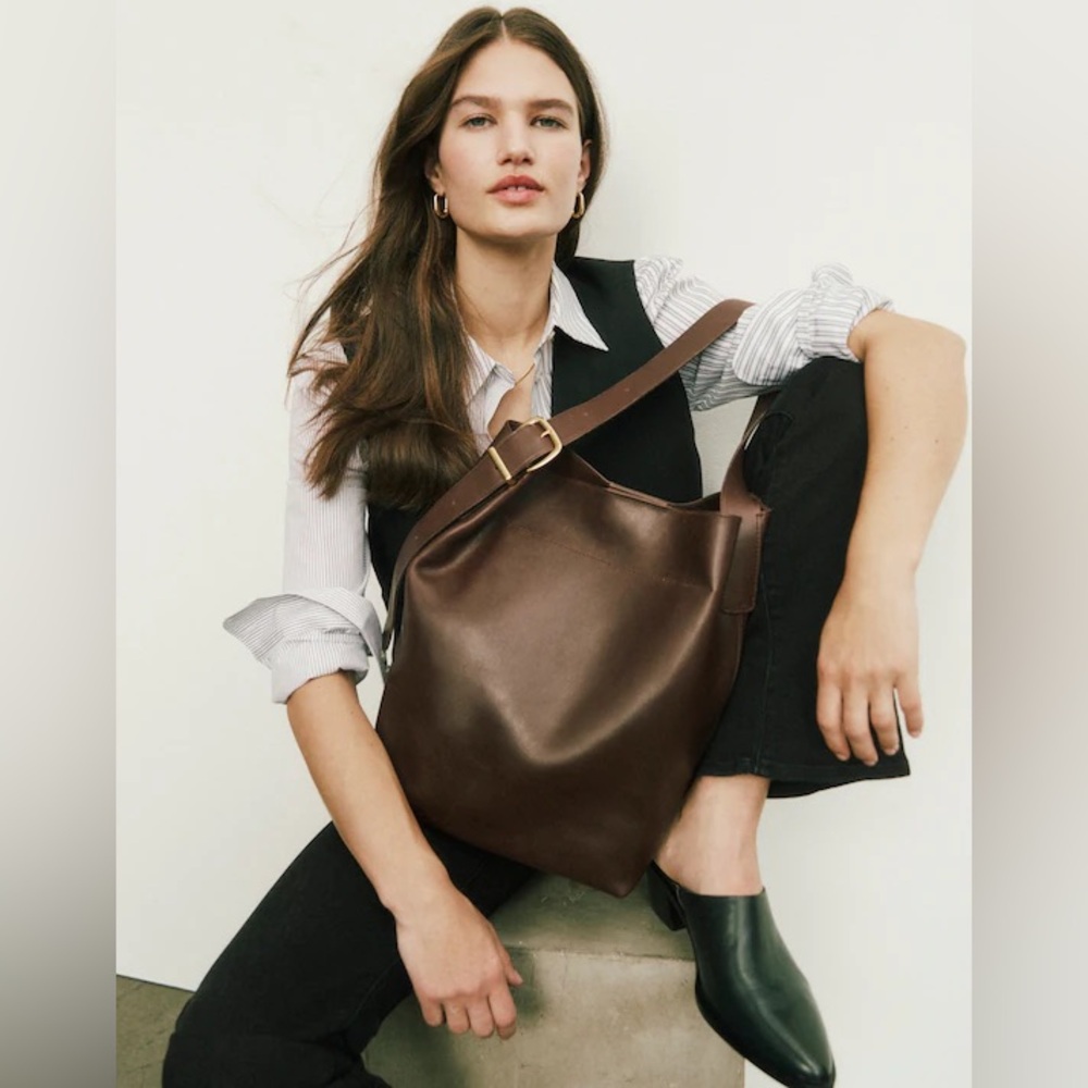 Madewell Essential Bucket Tote (color chocolate raisin)
